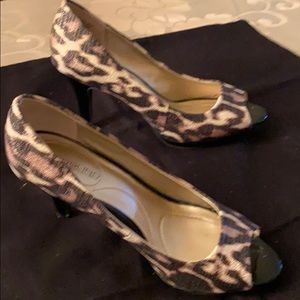 Bandolino brown print peep toes